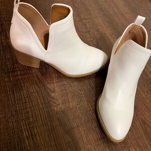 Size 7 white booties